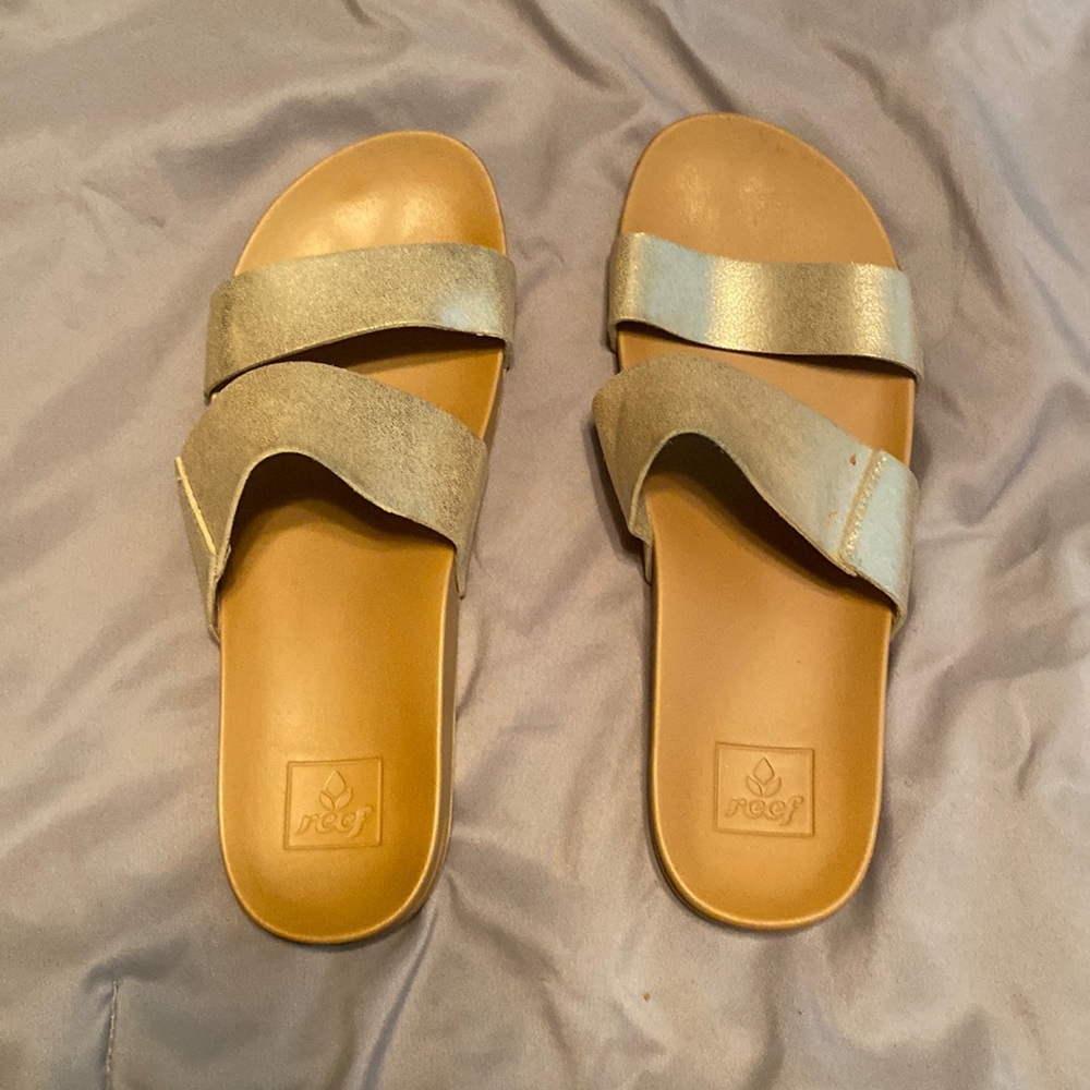 Gently worn reef slip on sandals